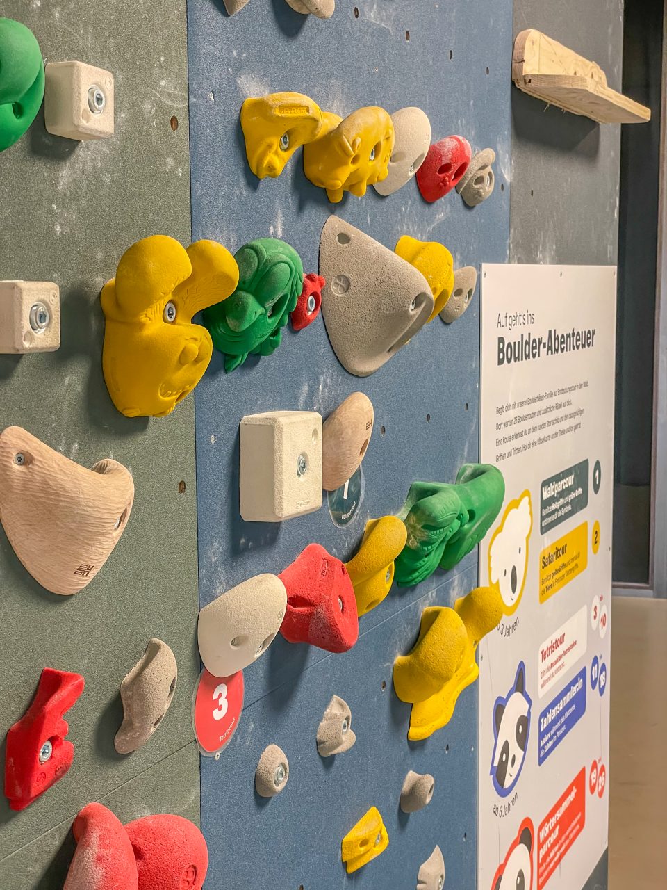 Bouldergriffe für Kinder im Kinderbereich der boulderbar Linz